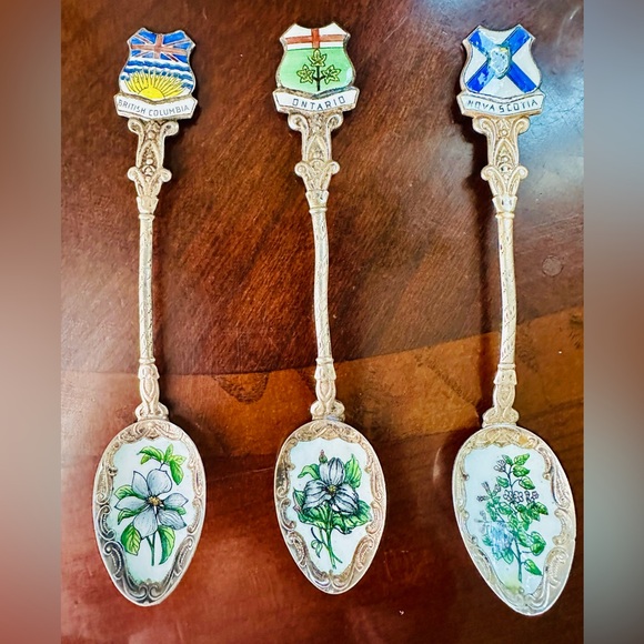 Collection of 5 pcs vintage high end enamel souvenir spoons silver plate - Picture 3 of 4